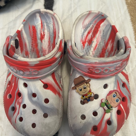 CROCS Red and Gray Swirl Clogs with Character Charms - Picture 1 of 3